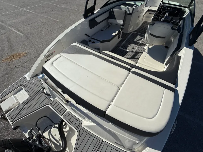 Slide: The Image of Sea Ray SPX 210 OB 2018 - 6