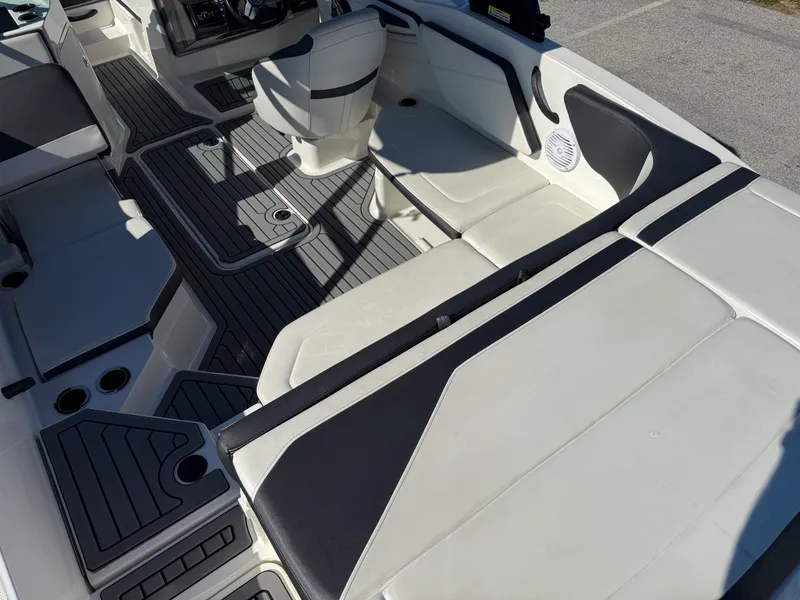 Slide: The Image of Sea Ray SPX 210 OB 2018 - 7