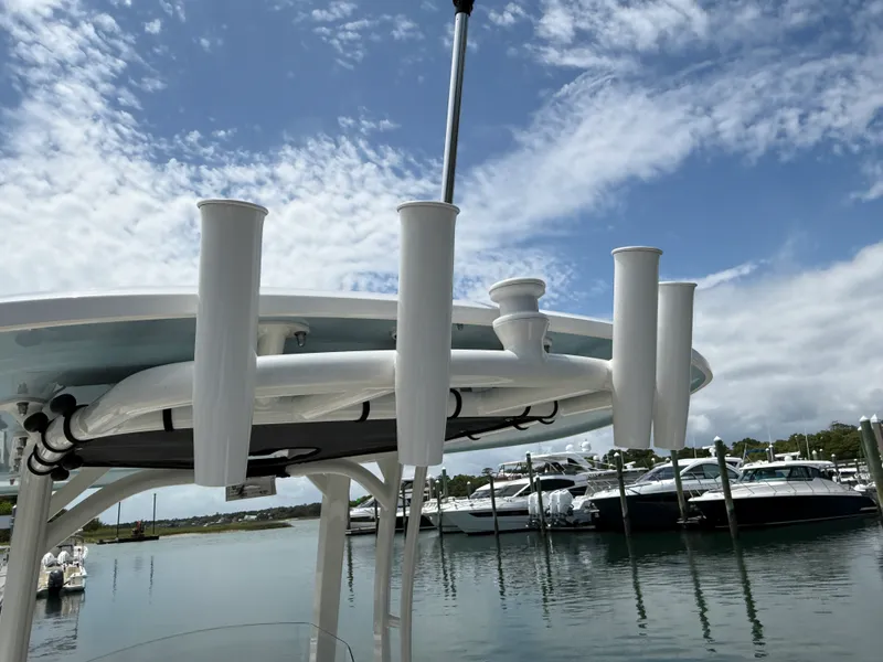 Slide: The Image of Boston Whaler 220 Dauntless 2026 - 21