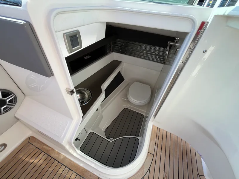 Slide: The Image of Sea Ray SLX 310 Outboard 2026 - 29