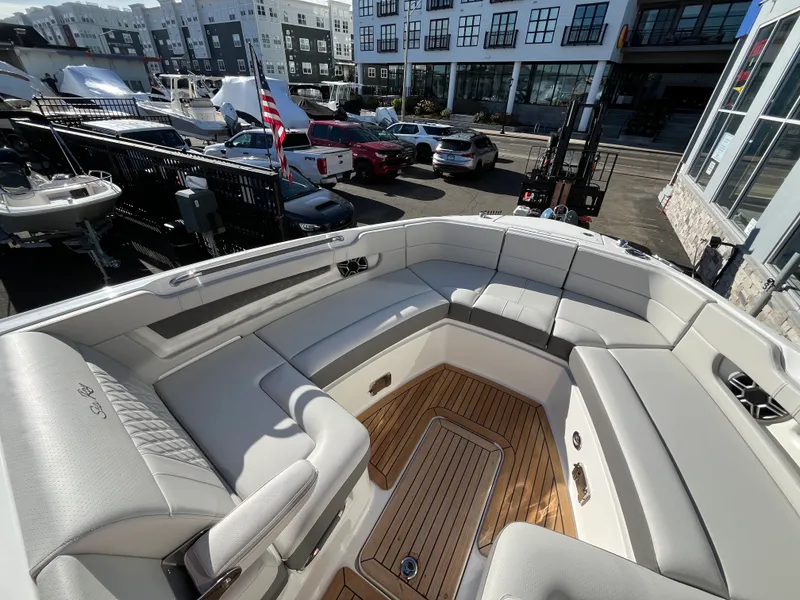 Slide: The Image of Sea Ray SLX 310 Outboard 2026 - 34