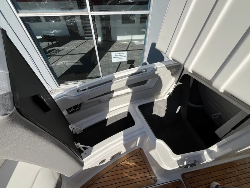 Slide: The Image of Sea Ray SLX 310 Outboard 2026 - 36