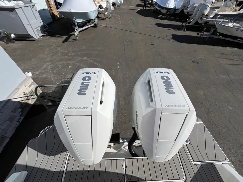 Slide: The Image of Sea Ray SLX 310 Outboard 2026 - 4