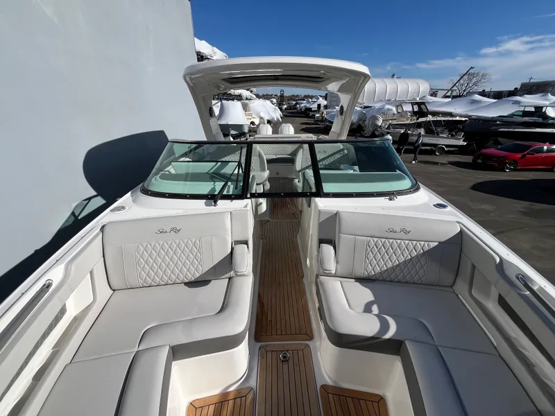 Slide: The Image of Sea Ray SLX 310 Outboard 2026 - 42