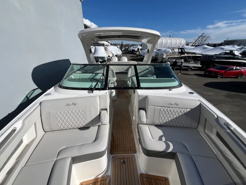 Slide: The Image of Sea Ray SLX 310 Outboard 2026 - 43