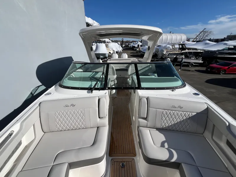 Slide: The Image of Sea Ray SLX 310 Outboard 2026 - 44