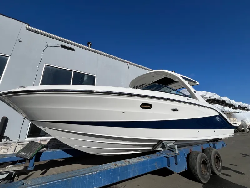 Slide: The Image of Sea Ray SLX 310 Outboard 2026 - 46