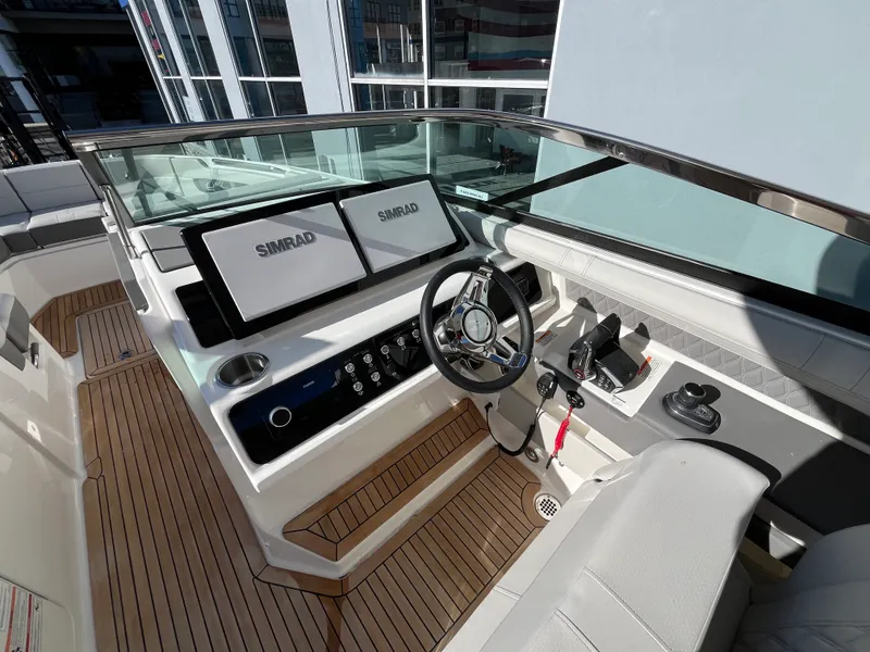 Slide: The Image of Sea Ray SLX 310 Outboard 2026 - 43