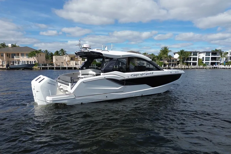 Slide: The Image of Galeon 375 GTO 2024 - 12