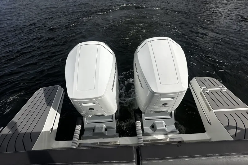 Slide: The Image of Galeon 375 GTO 2024 - 17