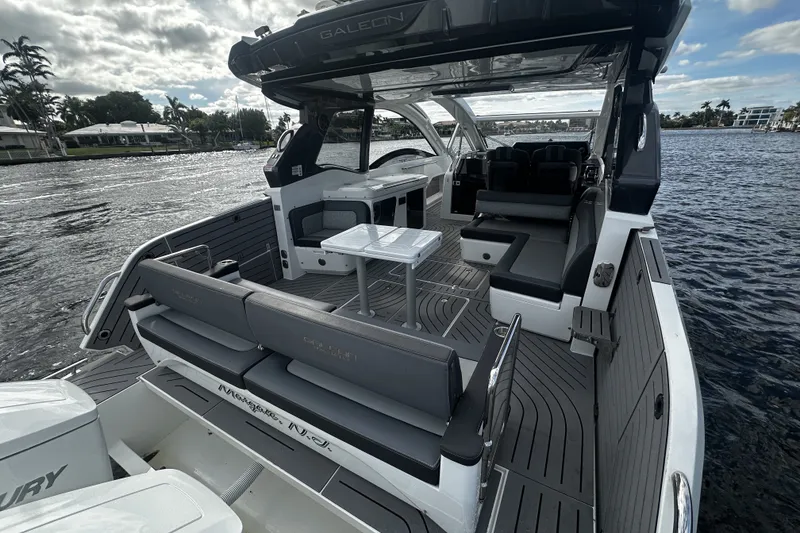 Slide: The Image of Galeon 375 GTO 2024 - 18