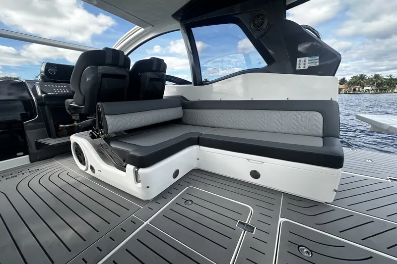 Slide: The Image of Galeon 375 GTO 2024 - 27