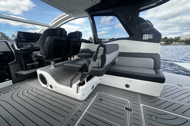 Slide: The Image of Galeon 375 GTO 2024 - 28