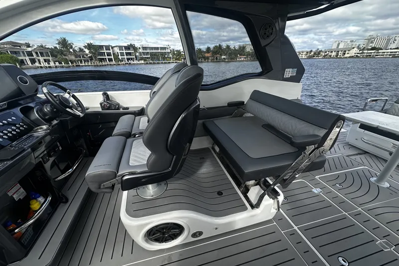 Slide: The Image of Galeon 375 GTO 2024 - 30