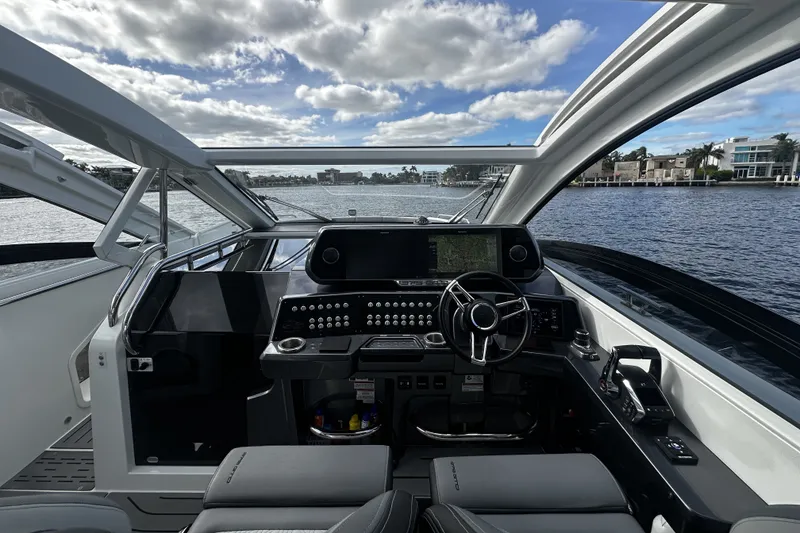 Slide: The Image of Galeon 375 GTO 2024 - 31