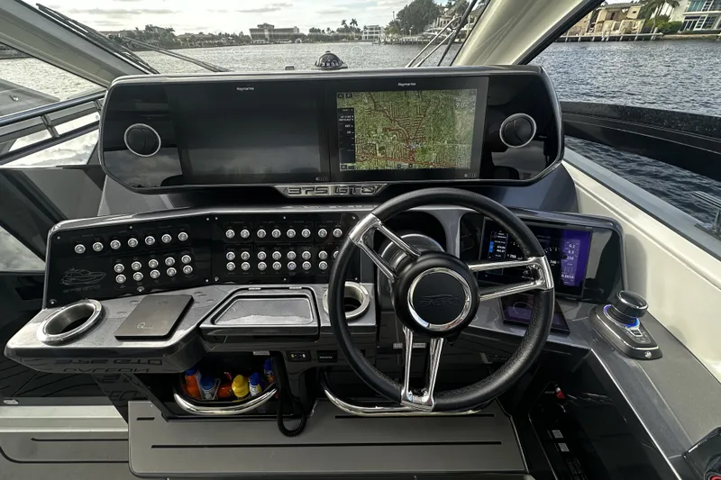 Slide: The Image of Galeon 375 GTO 2024 - 32