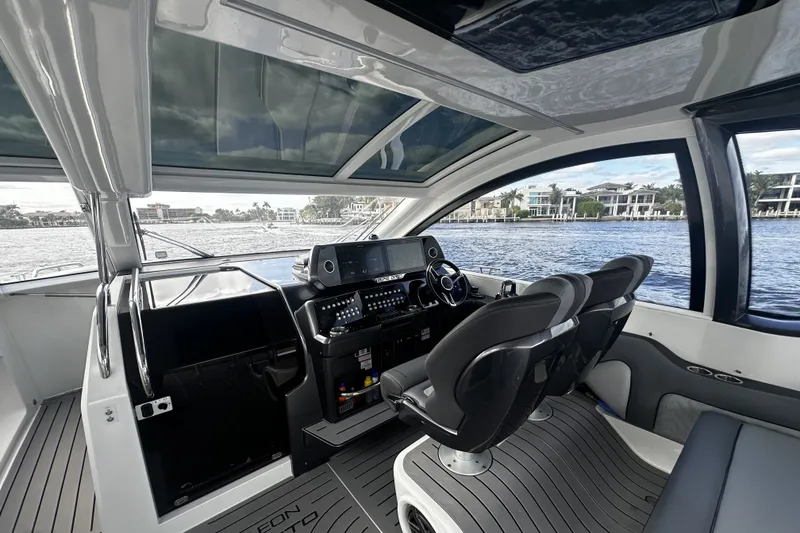 Slide: The Image of Galeon 375 GTO 2024 - 34