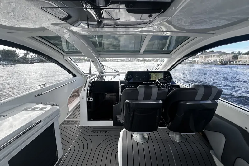 Slide: The Image of Galeon 375 GTO 2024 - 35