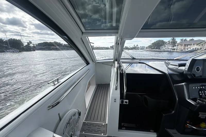 Slide: The Image of Galeon 375 GTO 2024 - 38