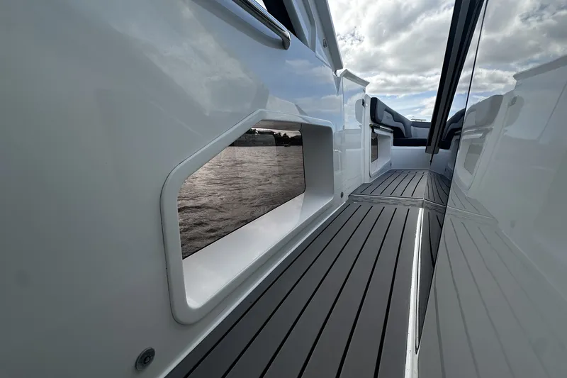 Slide: The Image of Galeon 375 GTO 2024 - 40
