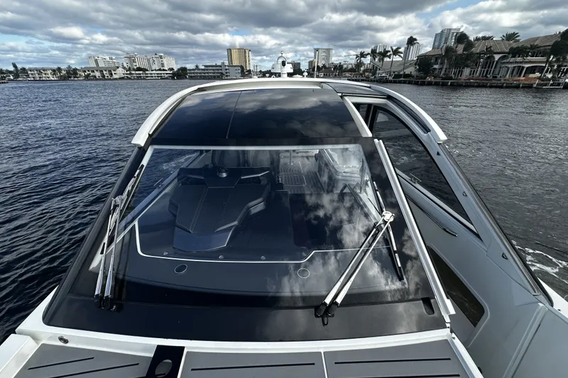 Slide: The Image of Galeon 375 GTO 2024 - 44