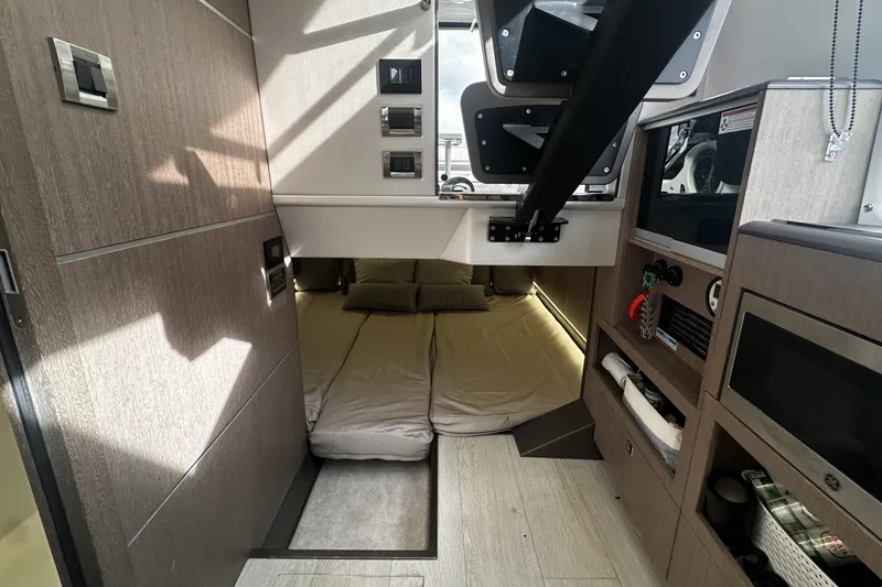 Slide: The Image of Galeon 375 GTO 2024 - 47