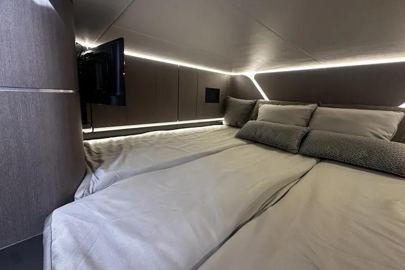 Slide: The Image of Galeon 375 GTO 2024 - 50