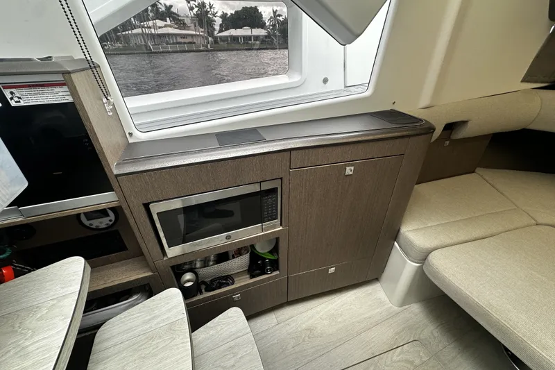 Slide: The Image of Galeon 375 GTO 2024 - 51