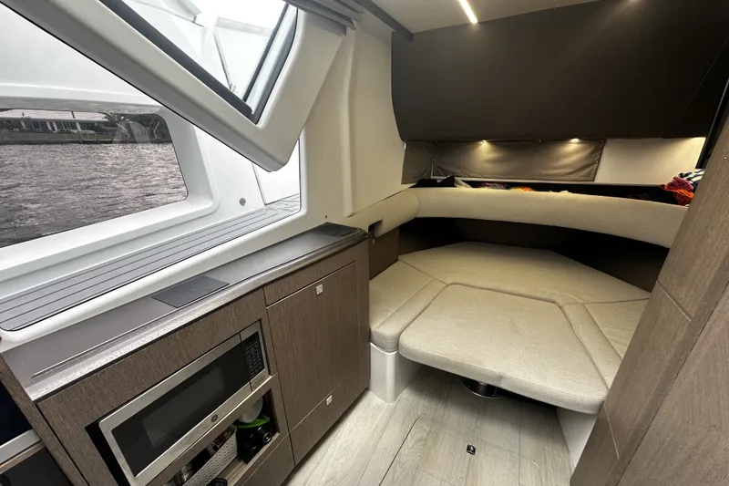 Slide: The Image of Galeon 375 GTO 2024 - 53