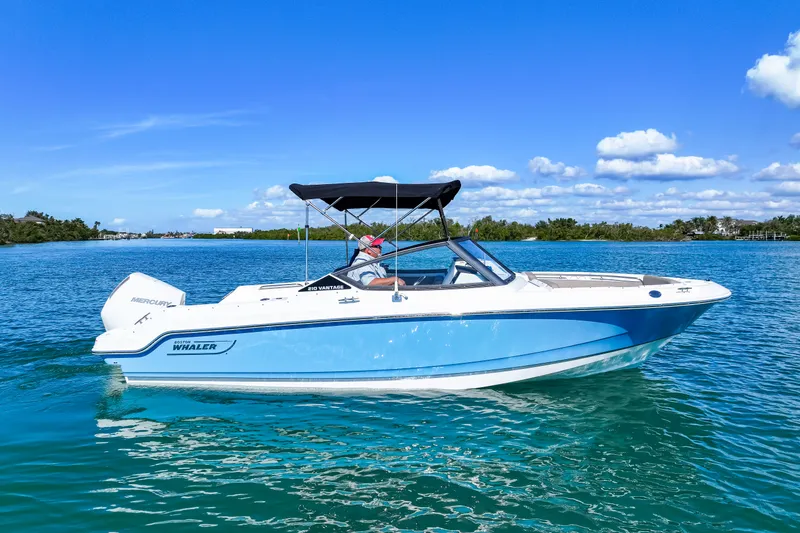 The Image of Boston Whaler 210 Vantage 2026 - 0