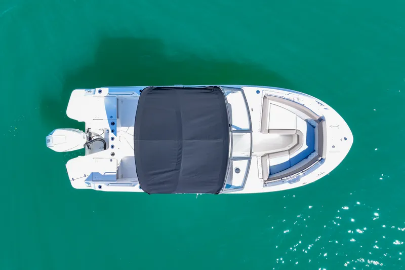 Slide: The Image of Boston Whaler 210 Vantage 2026 - 10