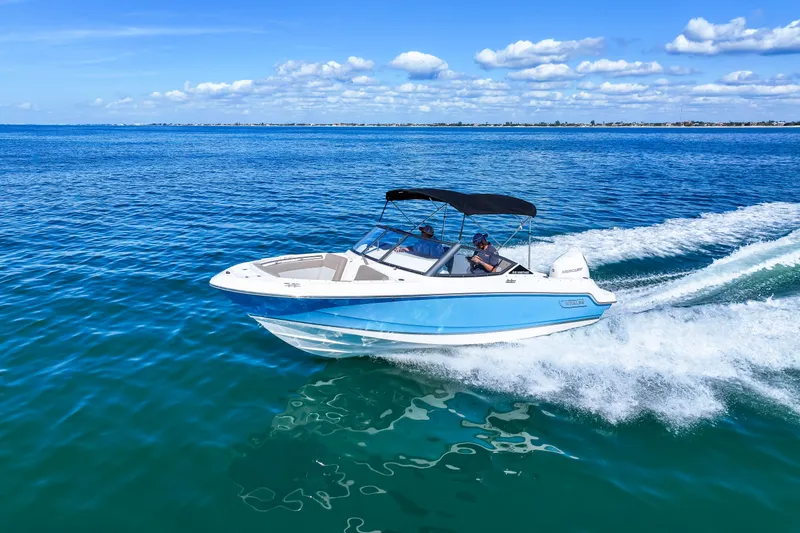 Slide: The Image of Boston Whaler 210 Vantage 2026 - 13