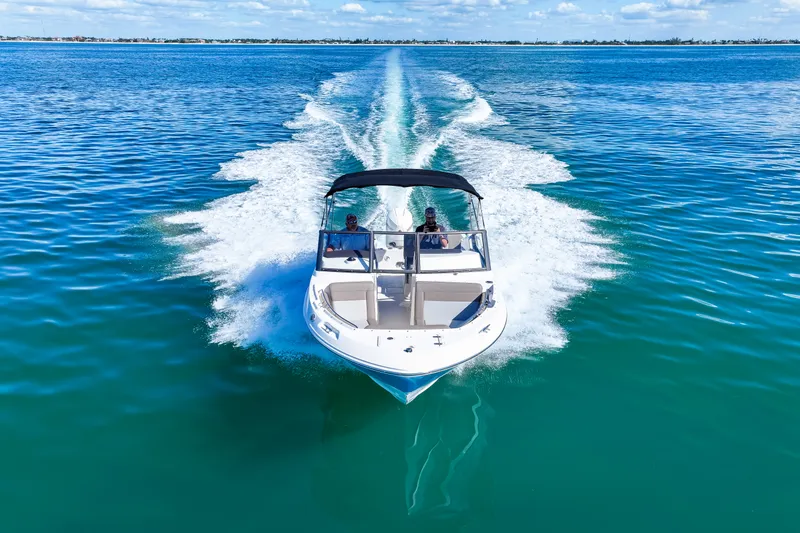 Slide: The Image of Boston Whaler 210 Vantage 2026 - 15