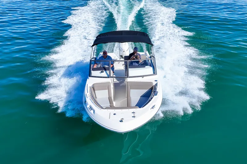 Slide: The Image of Boston Whaler 210 Vantage 2026 - 16