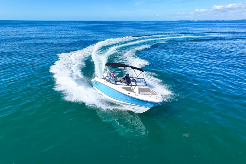 Slide: The Image of Boston Whaler 210 Vantage 2026 - 17