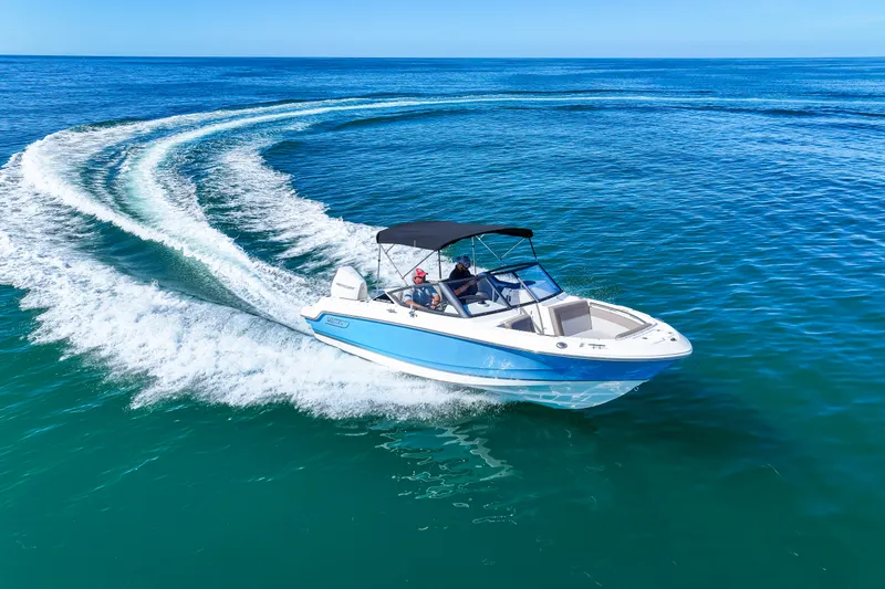 Slide: The Image of Boston Whaler 210 Vantage 2026 - 18