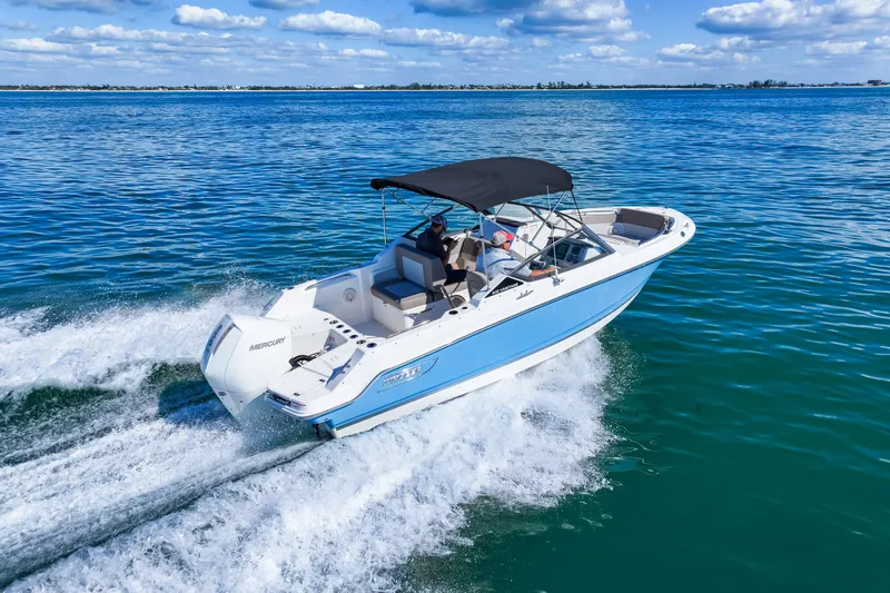 Slide: The Image of Boston Whaler 210 Vantage 2026 - 20