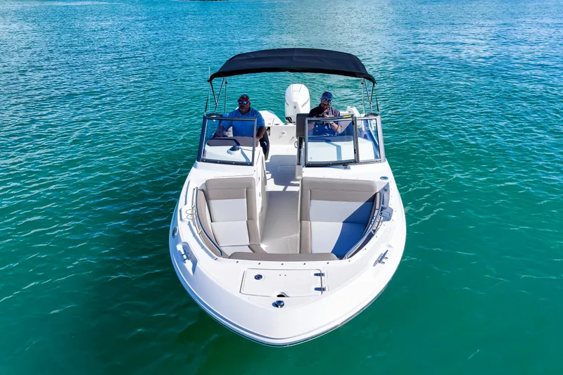 Slide: The Image of Boston Whaler 210 Vantage 2026 - 3