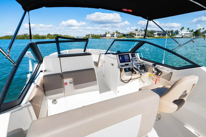 Slide: The Image of Boston Whaler 210 Vantage 2026 - 33