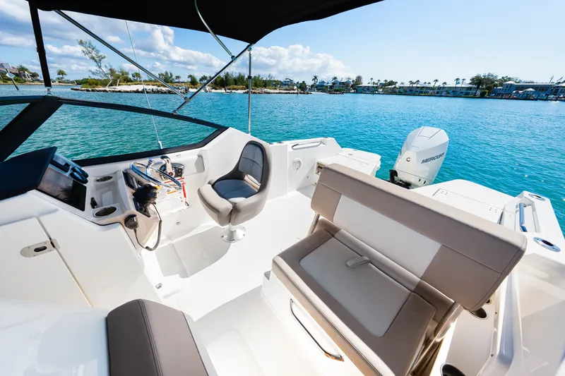 Slide: The Image of Boston Whaler 210 Vantage 2026 - 34