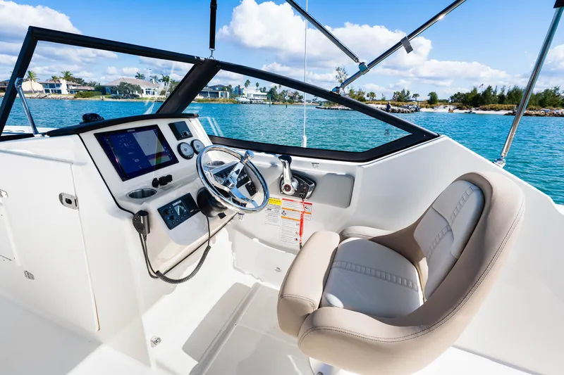 Slide: The Image of Boston Whaler 210 Vantage 2026 - 35