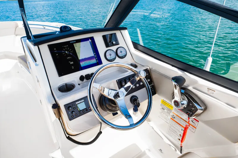 Slide: The Image of Boston Whaler 210 Vantage 2026 - 36