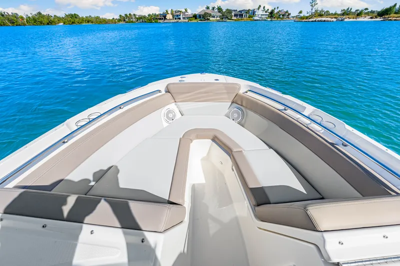 Slide: The Image of Boston Whaler 210 Vantage 2026 - 38