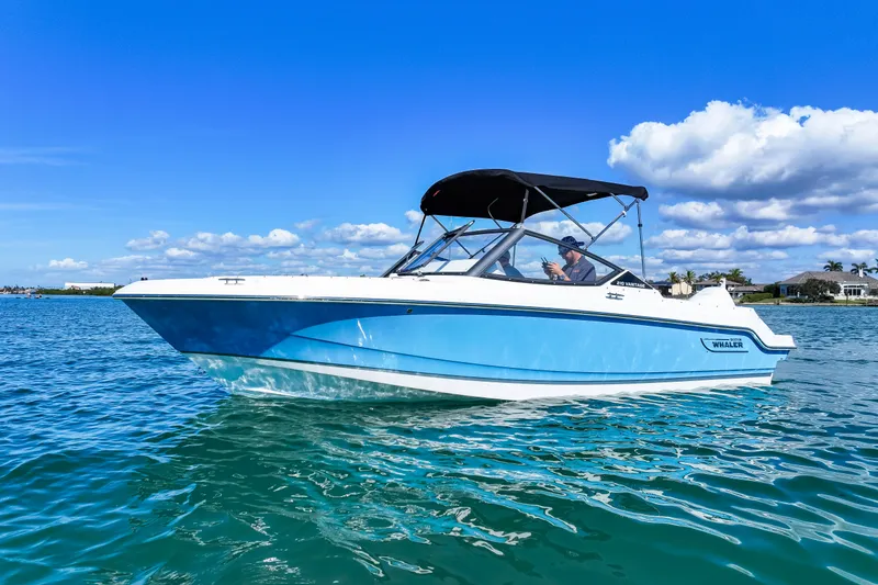 Slide: The Image of Boston Whaler 210 Vantage 2026 - 4