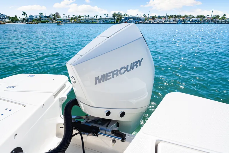 Slide: The Image of Boston Whaler 210 Vantage 2026 - 44