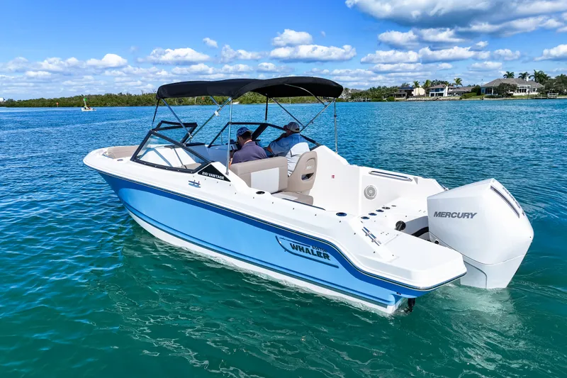 Slide: The Image of Boston Whaler 210 Vantage 2026 - 6