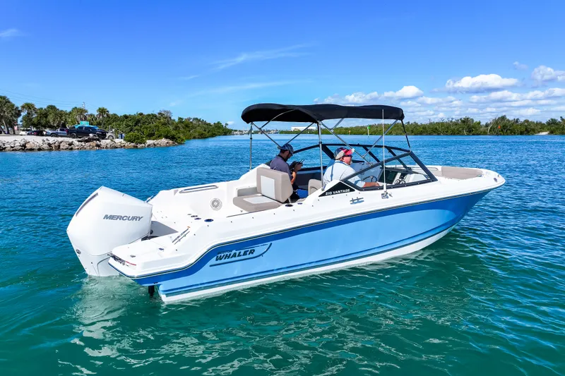 Slide: The Image of Boston Whaler 210 Vantage 2026 - 9