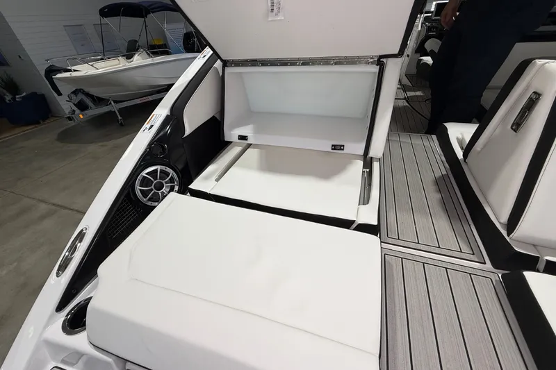 Slide: The Image of Yamaha 252SE 2026 - 10