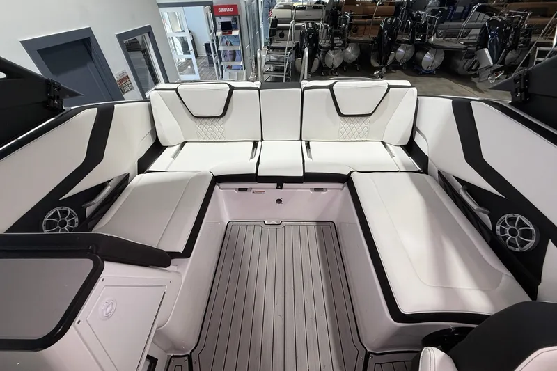 Slide: The Image of Yamaha 252SE 2026 - 11