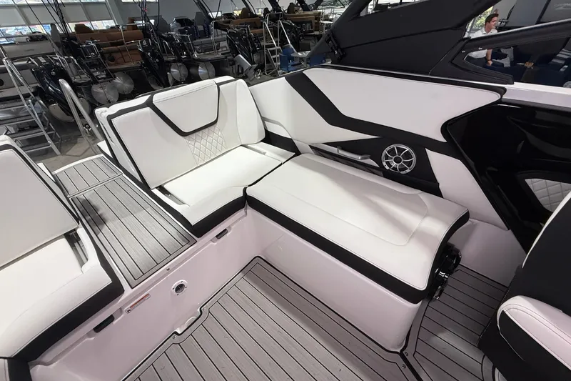 Slide: The Image of Yamaha 252SE 2026 - 12